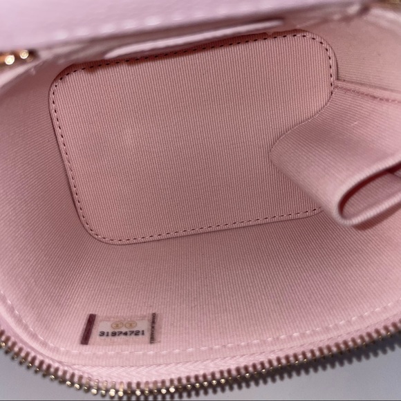Sold Chanel 22P Light Pink mini vanity with CC interlock chain and Mirror - Picture 14 of 15